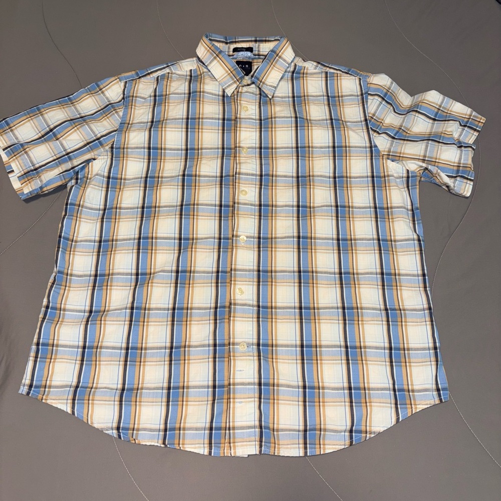 GAP Men's Short-Sleeve Plaid Button-Down Shirt